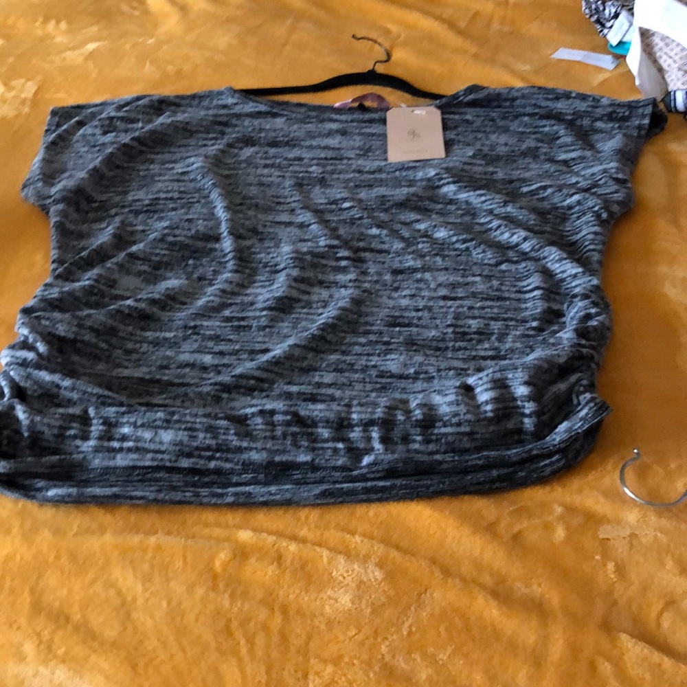 Cinched side top